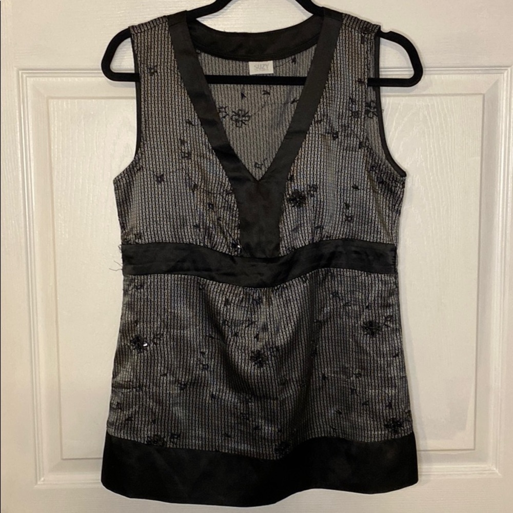 🌺 4 for $25 Suzy Shier Satin Top with Embroidery